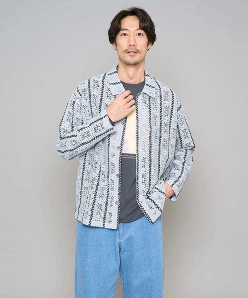 a.v.v（アーヴェヴェ）の「【洗濯機で洗える】透かしストライプ ワイドシルエットシャツ（シャツ/ブラウス・メンズ・ダークインディゴブルー/ピンク・48/46）」の2枚目の写真