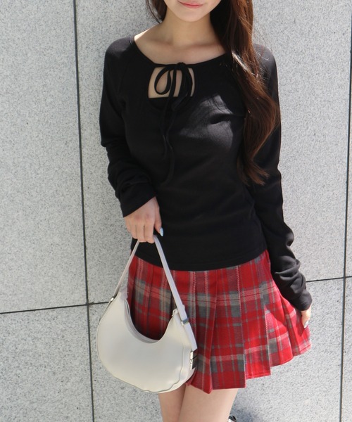 JilLA(ジルア)の「Roundout Ribbed Top / ラウンドカットリブトップス(シャツ/ブラウス・レディース・ブラック/サーモンピンク・FREE)」の3枚目の写真