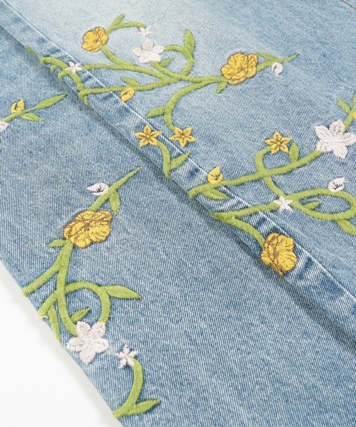 Ressaca(レサーカ)の「ルーズシルエット花柄刺繍ダメージ加工デニムパンツ(デニムパンツ・レディース・ブルー・M/L/XL)」の5枚目の写真