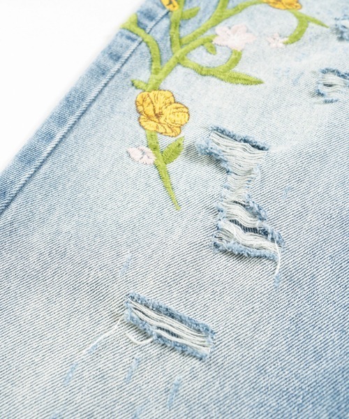 Ressaca(レサーカ)の「ルーズシルエット花柄刺繍ダメージ加工デニムパンツ(デニムパンツ・レディース・ブルー・M/L/XL)」の6枚目の写真