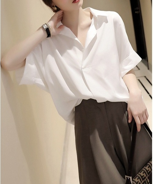 mielu（ミエル）の「スキッパー半袖ブラウス（シャツ/ブラウス・レディース・ホワイト/ベージュ/ブラック・LARGE/MEDIUM）」の2枚目の写真