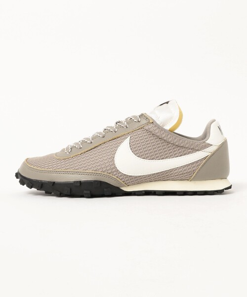 NIKE（ナイキ）の「NIKE / Waffle Racer SE（スニーカー・メンズ・ベージュ/ケリーグリーン・26.5cm/27.5cm/28.0cm/28.5cm/29.0cm/26.0cm/27.0cm）」の3枚目の写真