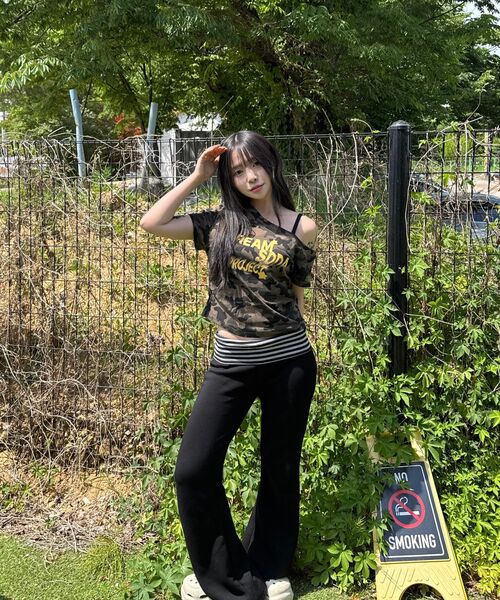 CREAM SODA LAB(クリームソーダラボ)の「カモサイドシェリングワンショルダークロップ半袖Tシャツカーキ(Tシャツ/カットソー・レディース・その他・M(2)/S(1))」の2枚目の写真