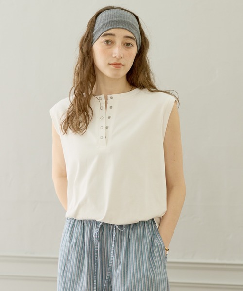 GEORGE'S（ジョージズ）の「2WAYヘンリーノースリーブPO（Tシャツ/カットソー・レディース・オフホワイト/ブラック/ネイビー系/ブルー系その他/イエロー系その他・FREE）」の2枚目の写真
