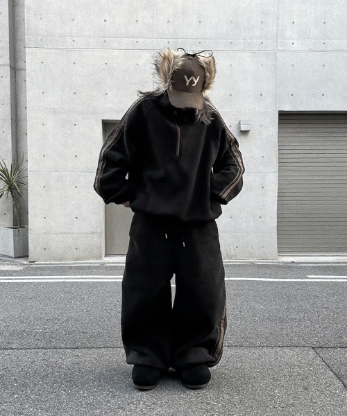 YACA(ヤーカ)の「Side Line Boa Fleece Pants/サイドラインボアフリースパンツ(スウェットパンツ・レディース・ブラック/ライトベージュ・FREE)」の3枚目の写真
