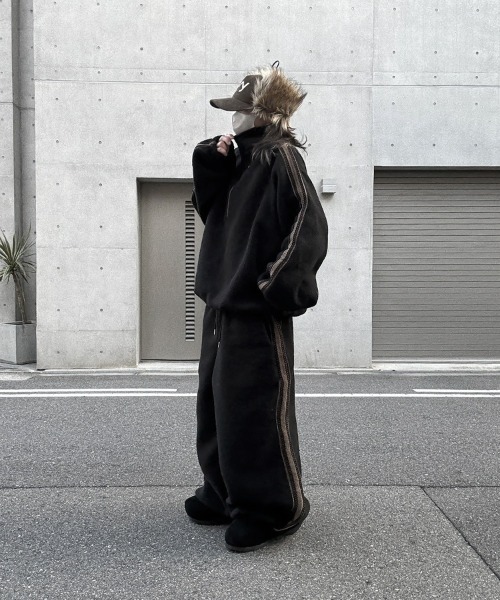 YACA(ヤーカ)の「Side Line Boa Fleece Pants/サイドラインボアフリースパンツ(スウェットパンツ・レディース・ブラック/ライトベージュ・FREE)」の6枚目の写真