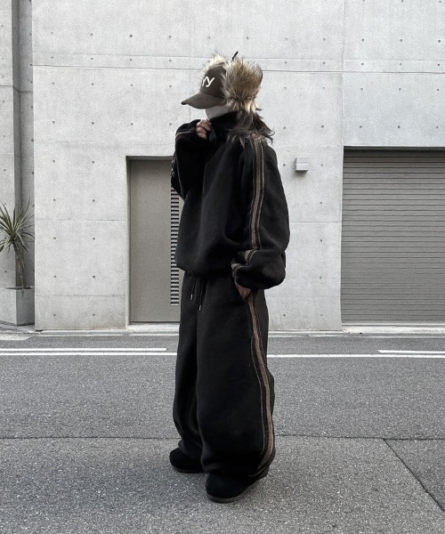 YACA(ヤーカ)の「Side Line Boa Fleece Pants/サイドラインボアフリースパンツ(スウェットパンツ・レディース・ブラック/ライトベージュ・FREE)」の7枚目の写真