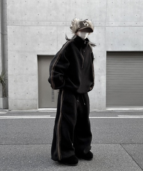 YACA(ヤーカ)の「Side Line Boa Fleece Pants/サイドラインボアフリースパンツ(スウェットパンツ・レディース・ブラック/ライトベージュ・FREE)」の8枚目の写真