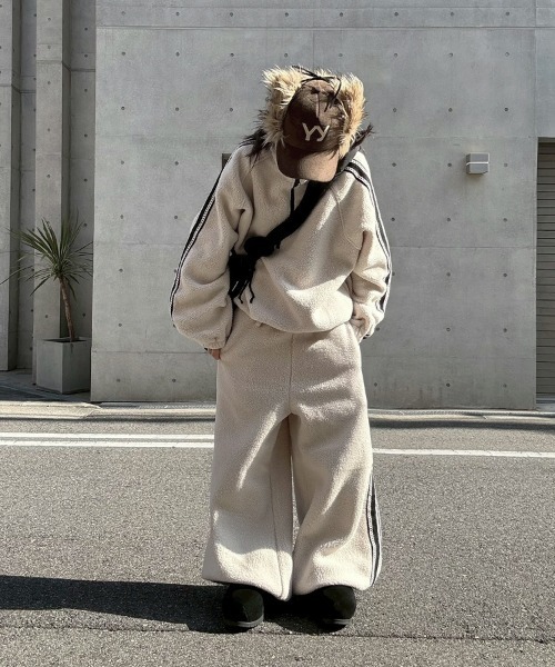 YACA(ヤーカ)の「Side Line Boa Fleece Pants/サイドラインボアフリースパンツ(スウェットパンツ・レディース・ブラック/ライトベージュ・FREE)」の10枚目の写真