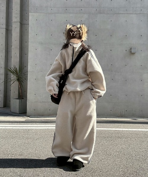 YACA(ヤーカ)の「Side Line Boa Fleece Pants/サイドラインボアフリースパンツ(スウェットパンツ・レディース・ブラック/ライトベージュ・FREE)」の12枚目の写真