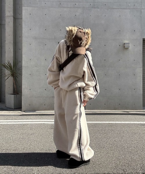 YACA(ヤーカ)の「Side Line Boa Fleece Pants/サイドラインボアフリースパンツ(スウェットパンツ・レディース・ブラック/ライトベージュ・FREE)」の17枚目の写真