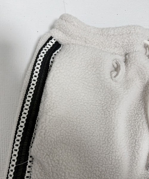 YACA(ヤーカ)の「Side Line Boa Fleece Pants/サイドラインボアフリースパンツ(スウェットパンツ・レディース・ブラック/ライトベージュ・FREE)」の21枚目の写真