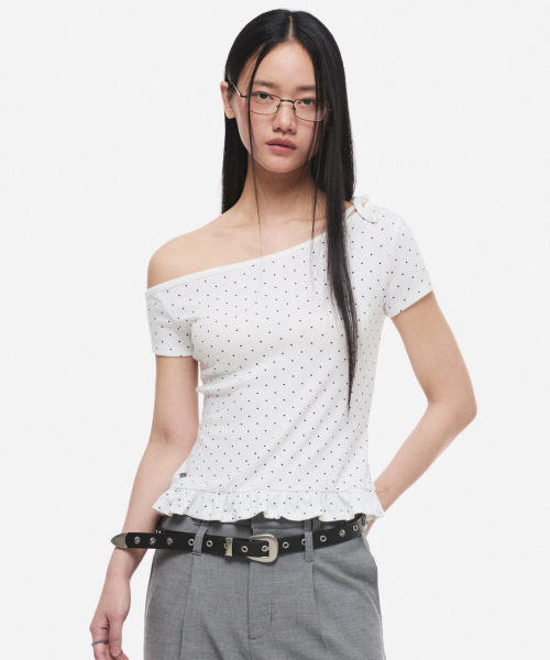 DNSR(ディーエヌエスアール)の「(W) ワンショルダードットフリルハーフTシャツ(Tシャツ/カットソー・レディース・その他・OS)」の2枚目の写真