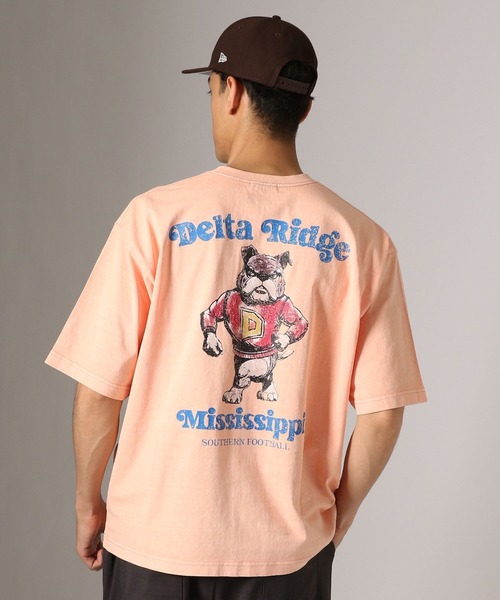 BAYFLOW(ベイフロー)の「レトロスポーツアニマルTEE(Tシャツ/カットソー・メンズ・チャコール/ピンク/オフホワイト/ブラウン・MEDIUM/LARGE)」の4枚目の写真