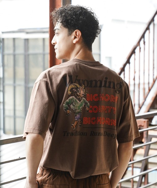 BAYFLOW(ベイフロー)の「レトロスポーツアニマルTEE(Tシャツ/カットソー・メンズ・チャコール/ピンク/オフホワイト/ブラウン・MEDIUM/LARGE)」の19枚目の写真