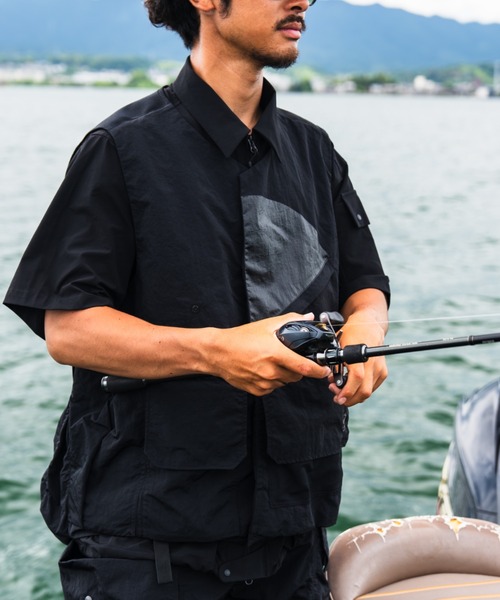 ムラサキスポーツ(ムラサキスポーツ)の「【ムラサキスポーツ限定】DEARLAUREL/ディアローレル フィッシングベスト ‐LOM-VERSATILE VEST【Hiroshi Nozawa design】 DL26S-0201(ベスト・メンズ・グレー/ブラック・L/M)」の1枚目の写真