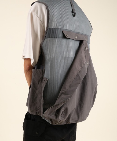 ムラサキスポーツ(ムラサキスポーツ)の「【ムラサキスポーツ限定】DEARLAUREL/ディアローレル フィッシングベスト ‐LOM-VERSATILE VEST【Hiroshi Nozawa design】 DL26S-0201(ベスト・メンズ・グレー/ブラック・L/M)」の14枚目の写真