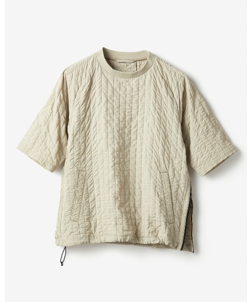 DoCLASSE( ドゥクラッセ)の「DCG エンボスエアプルオーバー(半袖)ゴルフ(Tシャツ/カットソー・メンズ・ブラック/ベージュ・LL/3L/M/L)」の2枚目の写真