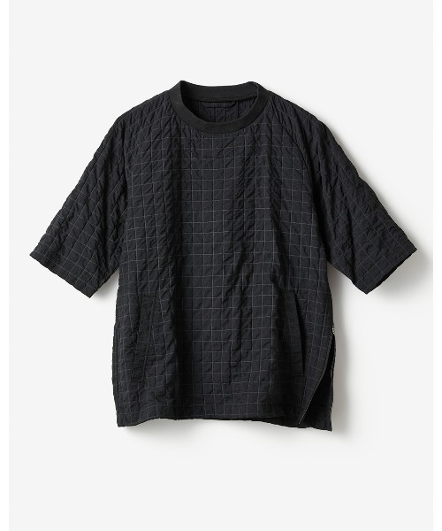 DoCLASSE( ドゥクラッセ)の「DCG エンボスエアプルオーバー(半袖)ゴルフ(Tシャツ/カットソー・メンズ・ブラック/ベージュ・LL/3L/M/L)」の1枚目の写真