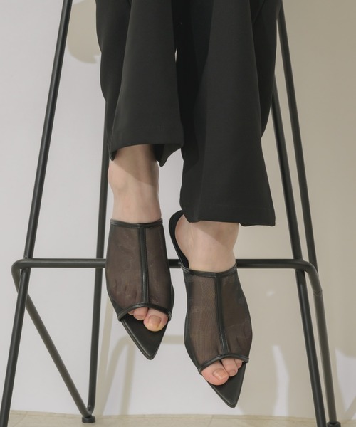 NEUNA(ヌナ)の「ポインテッドトゥメッシュミュール(サンダル・レディース・ブラック・MEDIUM/SMALL/LARGE)」の3枚目の写真