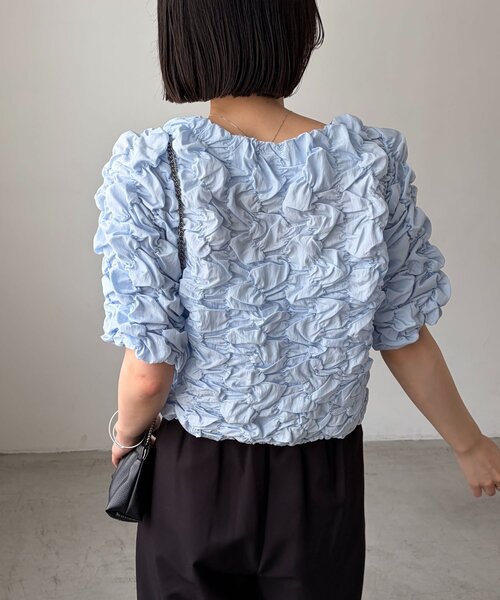 CAPRICIEUX LE'MAGE(カプリシューレマージュ)の「ウェーブシャーリングブラウス(シャツ/ブラウス・レディース・ブルー/ホワイト/ピンク・FREE)」の11枚目の写真