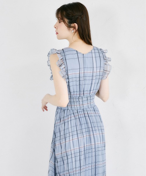 tocco closet(トッコ クローゼット)の「リボン&フリル付きウエストシャーリングチェックプリーツワンピース(ワンピース・レディース・ベージュ/ブルーグレー・M)」の21枚目の写真