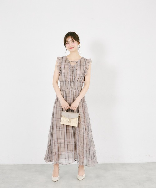 tocco closet(トッコ クローゼット)の「リボン&フリル付きウエストシャーリングチェックプリーツワンピース(ワンピース・レディース・ベージュ/ブルーグレー・M)」の22枚目の写真