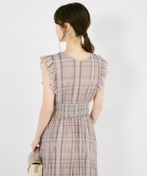 tocco closet(トッコ クローゼット)の「リボン&フリル付きウエストシャーリングチェックプリーツワンピース(ワンピース・レディース・ベージュ/ブルーグレー・M)」の16枚目の写真