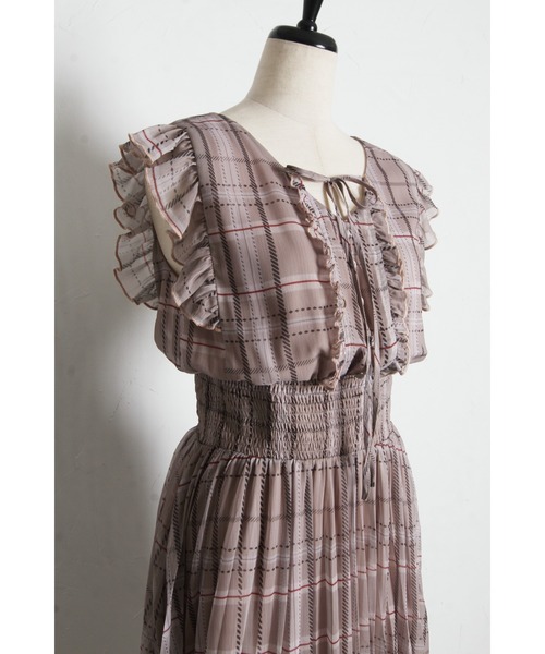 tocco closet(トッコ クローゼット)の「リボン&フリル付きウエストシャーリングチェックプリーツワンピース(ワンピース・レディース・ベージュ/ブルーグレー・M)」の9枚目の写真