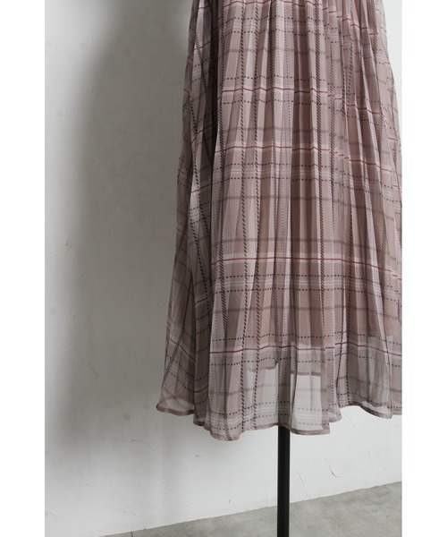 tocco closet(トッコ クローゼット)の「リボン&フリル付きウエストシャーリングチェックプリーツワンピース(ワンピース・レディース・ベージュ/ブルーグレー・M)」の10枚目の写真