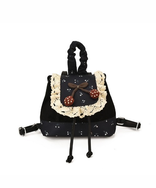 aimoha(アイモハ)の「【aimoha KIDS】さくらんぼモチーフレースフラップミニリュック(バックパック/リュック・キッズ・チョコ/ブラック/ブラウン・FREE)」の2枚目の写真