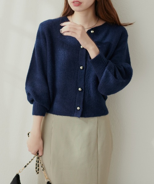 natural couture（ナチュラルクチュール）の「【ZOZO限定】ころりん釦クルーネックカーデ（カーディガン/ボレロ・レディース・ボルドー/ブルー/チャコールグレー/モカ/オレンジ/ネイビー/オフホワイト/ライトベージュ/グレー・FREE）」の6枚目の写真