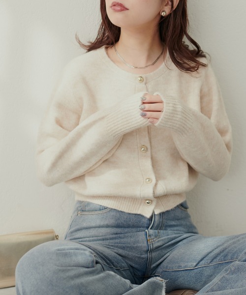 natural couture（ナチュラルクチュール）の「【ZOZO限定】ころりん釦クルーネックカーデ（カーディガン/ボレロ・レディース・ボルドー/ブルー/チャコールグレー/モカ/オレンジ/ネイビー/オフホワイト/ライトベージュ/グレー・FREE）」の5枚目の写真
