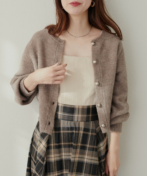 natural couture（ナチュラルクチュール）の「【ZOZO限定】ころりん釦クルーネックカーデ（カーディガン/ボレロ・レディース・ボルドー/ブルー/チャコールグレー/モカ/オレンジ/ネイビー/オフホワイト/ライトベージュ/グレー・FREE）」の4枚目の写真