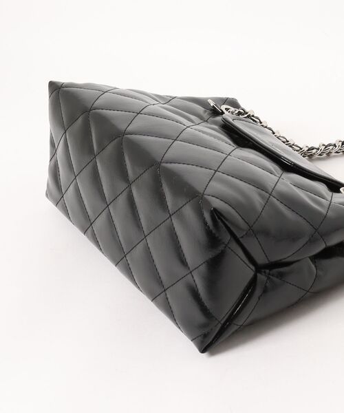 CHARLES & KEITH（チャールズ & キース）の「Apfra アップフラ キルト ショルダーバッグ（ショルダーバッグ・レディース・スミクロ・M）」の7枚目の写真
