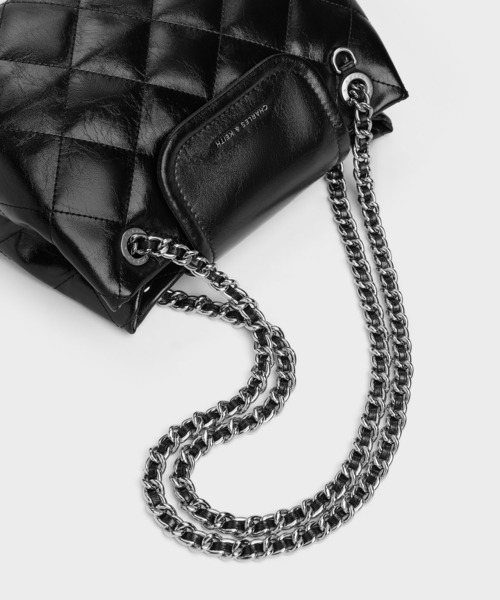CHARLES & KEITH（チャールズ & キース）の「Apfra アップフラ キルト ショルダーバッグ（ショルダーバッグ・レディース・スミクロ・M）」の4枚目の写真