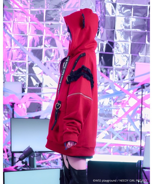 TRAVAS TOKYO(トラバス トウキョウ)の「【TRAVAS TOKYO×NEEDY GIRL OVERDOSE】猫耳ベルトフーディー(パーカー・レディース・ブラック/レッド・FREE)」の4枚目の写真