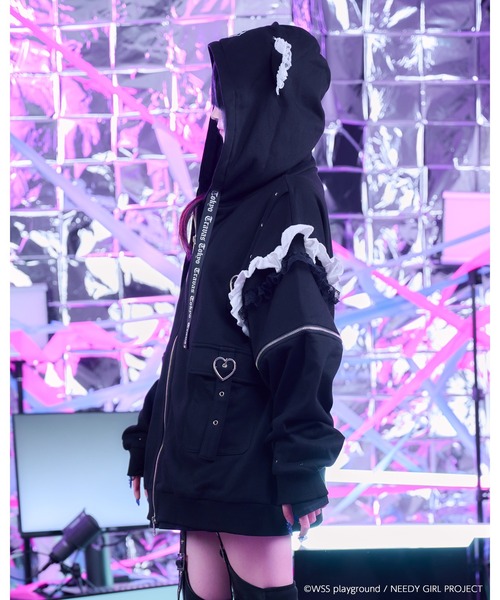 TRAVAS TOKYO(トラバス トウキョウ)の「【TRAVAS TOKYO×NEEDY GIRL OVERDOSE】猫耳ベルトフーディー(パーカー・レディース・ブラック/レッド・FREE)」の11枚目の写真