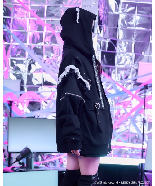 TRAVAS TOKYO(トラバス トウキョウ)の「【TRAVAS TOKYO×NEEDY GIRL OVERDOSE】猫耳ベルトフーディー(パーカー・レディース・ブラック/レッド・FREE)」の13枚目の写真