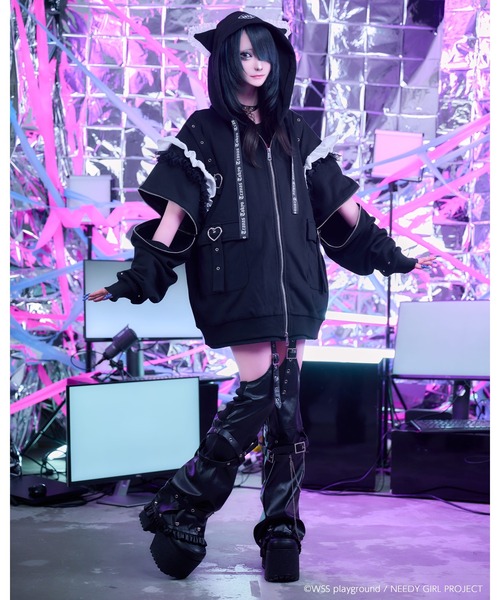 TRAVAS TOKYO(トラバス トウキョウ)の「【TRAVAS TOKYO×NEEDY GIRL OVERDOSE】猫耳ベルトフーディー(パーカー・レディース・ブラック/レッド・FREE)」の14枚目の写真