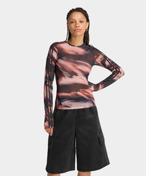 adidas(アディダス)の「グラフィック メッシュ Tシャツ / ロンT / アディダスオリジナルス adidas Originals(Tシャツ/カットソー・レディース・レッド・XX-LARGE/3XL/LARGE/MEDIUM/SMALL/X-LARGE)」の1枚目の写真