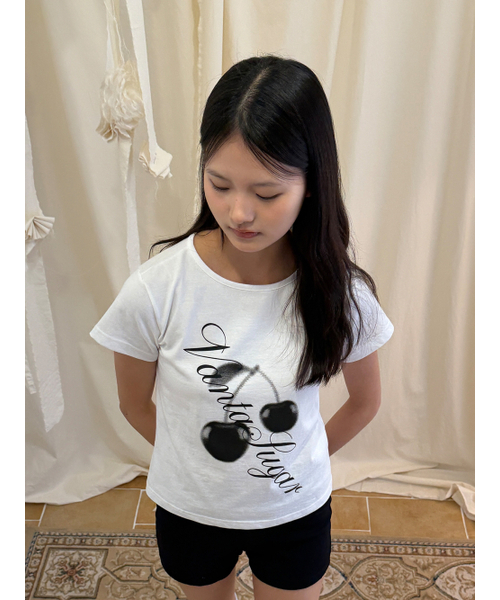 VANTASUGAR(バンタシュガー)の「ブラックチェリーコットンTシャツ(Tシャツ/カットソー・レディース・その他・FREE)」の2枚目の写真