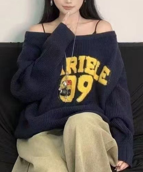 SHEPP（シープ）の「【26年秋冬新作】カレッジロゴ オフショル ルーズ ニット（ニット/セーター・レディース・ネイビー/グレー・F）」の7枚目の写真