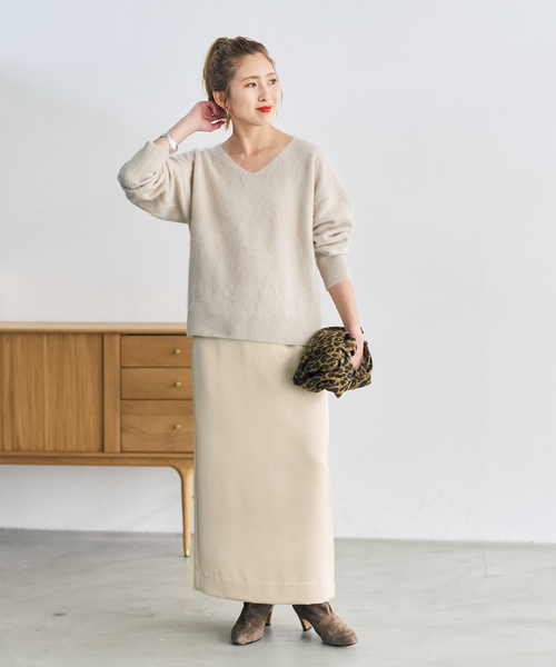 Spick & Span(スピックアンドスパン)の「裏微起毛サテンイージーIラインスカート(スカート・レディース・ベージュ/ブラック・36/38)」の4枚目の写真
