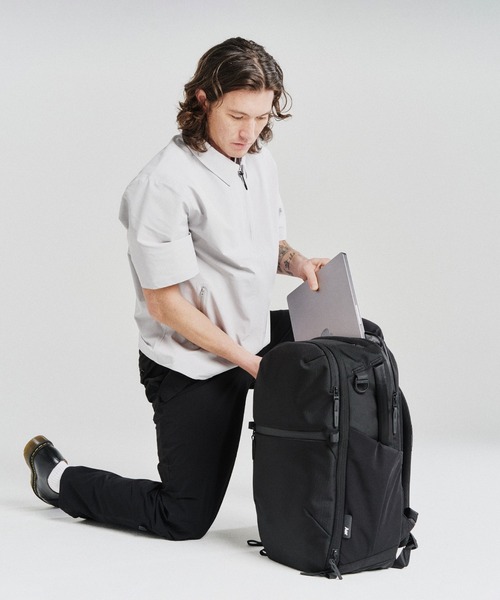 Aer(エアー)の「Aer エアー Travel Pack 4 35L トラベルパック 4 35L バックパック リュック(バックパック/リュック・レディース・ブラック・FREE)」の2枚目の写真