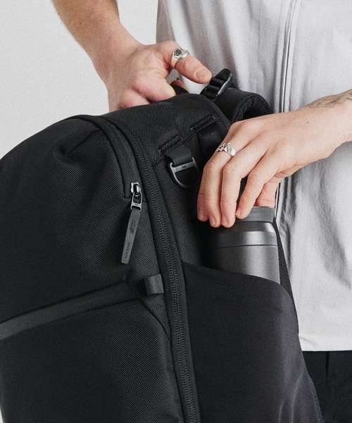 Aer(エアー)の「Aer エアー Travel Pack 4 35L トラベルパック 4 35L バックパック リュック(バックパック/リュック・レディース・ブラック・FREE)」の7枚目の写真