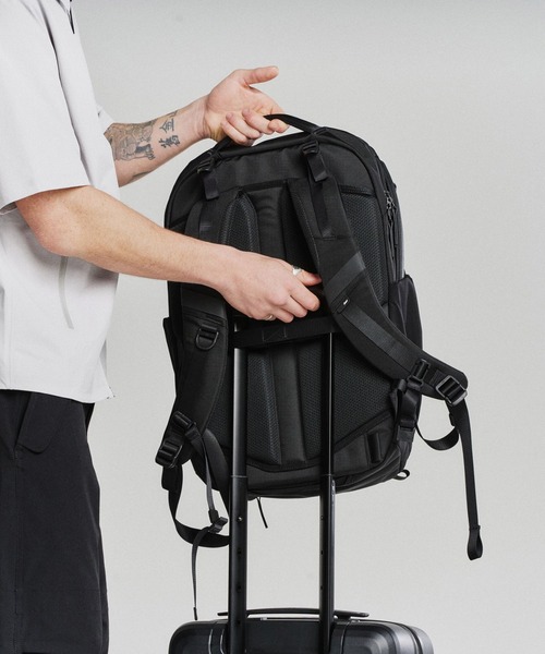 Aer(エアー)の「Aer エアー Travel Pack 4 35L トラベルパック 4 35L バックパック リュック(バックパック/リュック・レディース・ブラック・FREE)」の5枚目の写真