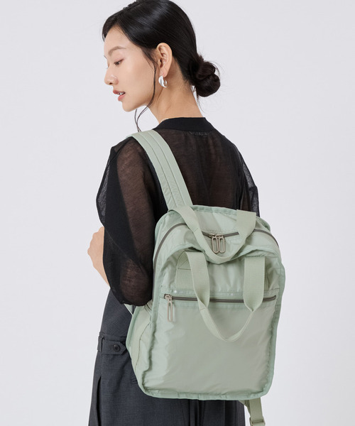 LeSportsac(レスポートサック)の「MED URBAN BACKPACK グリーンカーキC(バックパック/リュック・レディース・グリーン・FREE)」の1枚目の写真