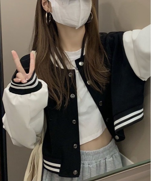 ＆soiree（アンドソワレ）の「バイカラーショート丈スタジャン（スタジャン・レディース・ホワイト・X-LARGE/LARGE/MEDIUM/SMALL）」の3枚目の写真
