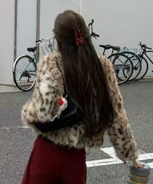 Achic（アシック）の「【秋冬新作】小顔見えレオパード柄ファージップジャケット（テーラードジャケット・レディース・ブラウン・M）」の20枚目の写真